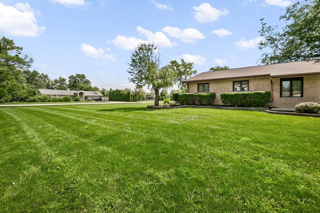 16400 Sherwood Drive, Orland Park, IL 60462 — photo 2