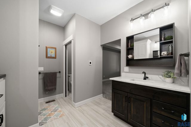 709 E Piping Rock Ln Lane, Sioux Falls, SD 57108