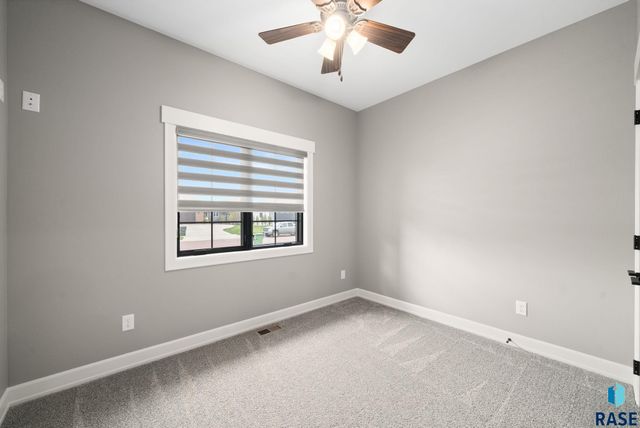 709 E Piping Rock Ln Lane, Sioux Falls, SD 57108