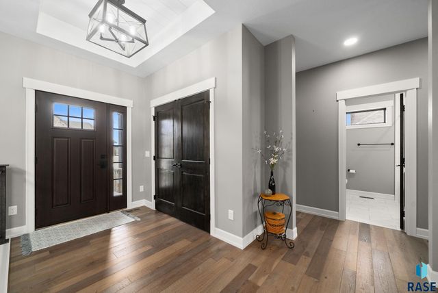 709 E Piping Rock Ln Lane, Sioux Falls, SD 57108