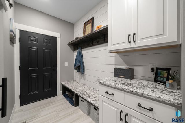 709 E Piping Rock Ln Lane, Sioux Falls, SD 57108