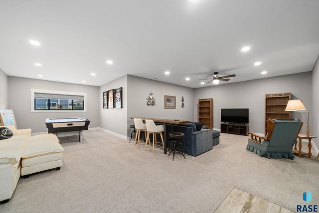 709 E Piping Rock Ln Lane, Sioux Falls, SD 57108