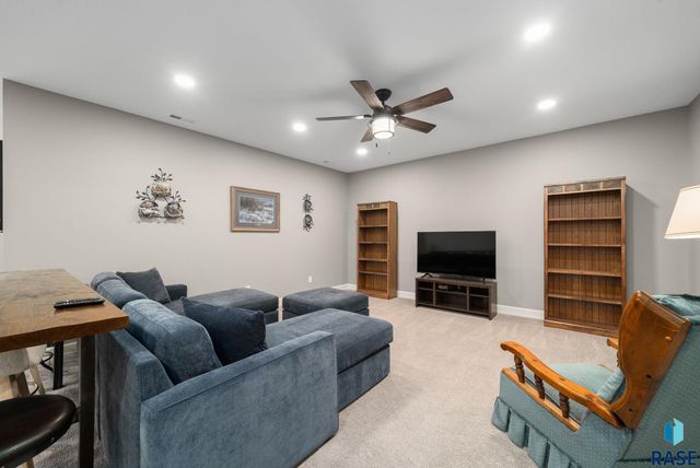 709 E Piping Rock Ln Lane, Sioux Falls, SD 57108