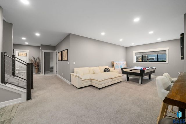 709 E Piping Rock Ln Lane, Sioux Falls, SD 57108