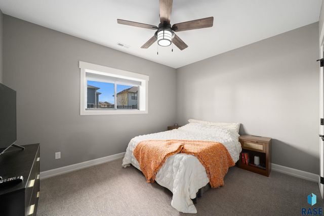709 E Piping Rock Ln Lane, Sioux Falls, SD 57108