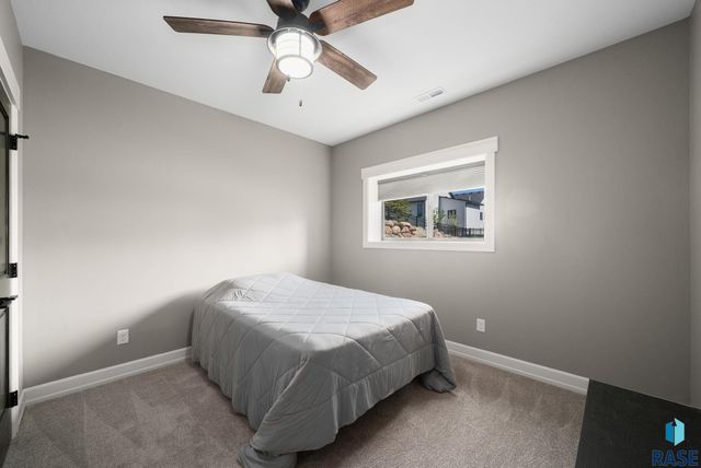 709 E Piping Rock Ln Lane, Sioux Falls, SD 57108