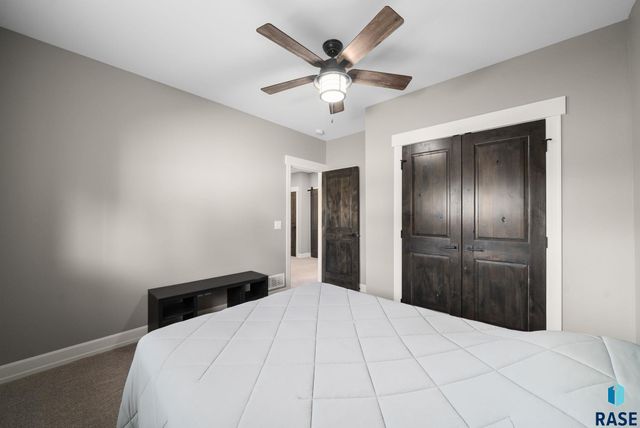 709 E Piping Rock Ln Lane, Sioux Falls, SD 57108