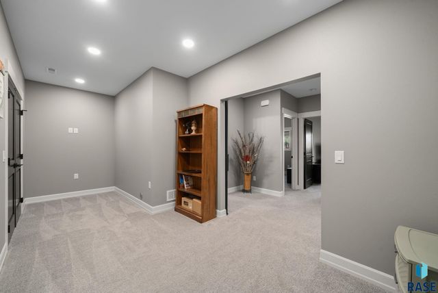 709 E Piping Rock Ln Lane, Sioux Falls, SD 57108