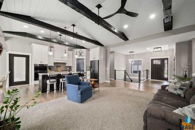 709 E Piping Rock Ln Lane, Sioux Falls, SD 57108