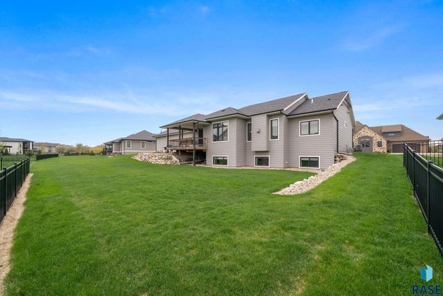 709 E Piping Rock Ln Lane, Sioux Falls, SD 57108