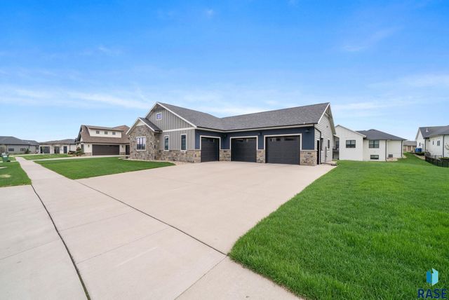 709 E Piping Rock Ln Lane, Sioux Falls, SD 57108