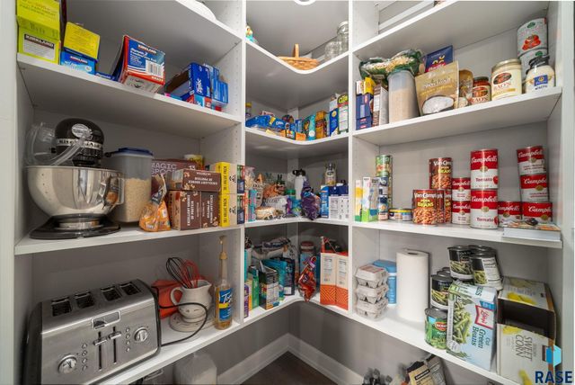 709 E Piping Rock Ln Lane, Sioux Falls, SD 57108