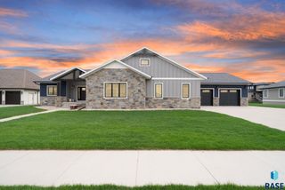 709 E Piping Rock Ln Lane, Sioux Falls, SD 57108