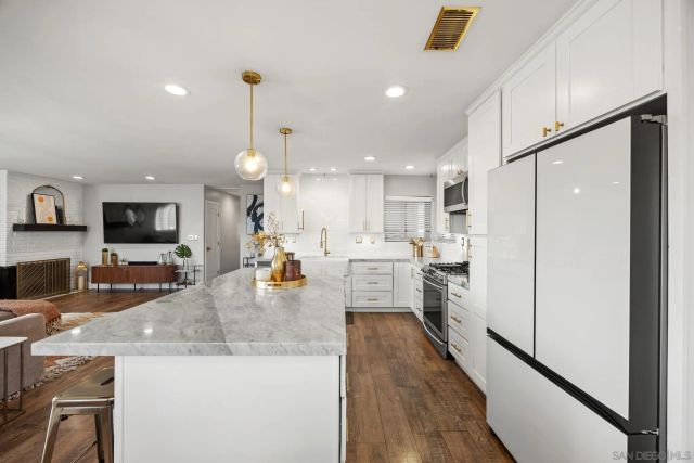 6951 Gordon, La Mesa, CA 91942