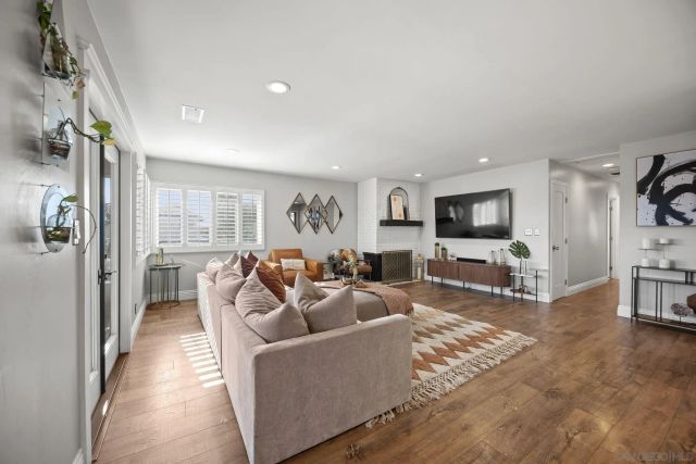 6951 Gordon, La Mesa, CA 91942