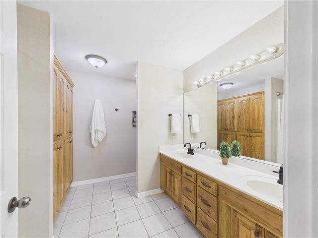 8 Benwick Lane, Bella Vista, AR 72714