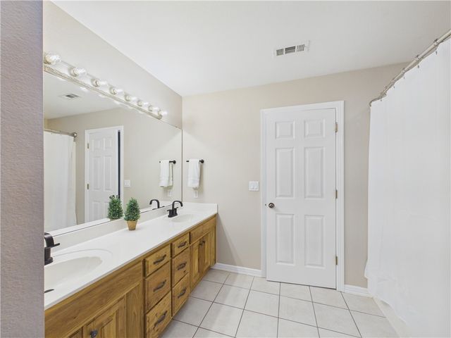 8 Benwick Lane, Bella Vista, AR 72714