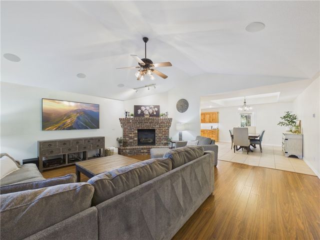 8 Benwick Lane, Bella Vista, AR 72714