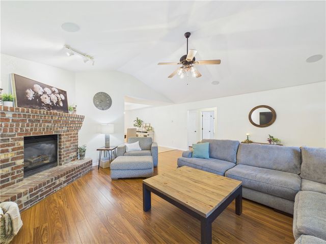 8 Benwick Lane, Bella Vista, AR 72714