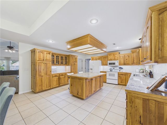 8 Benwick Lane, Bella Vista, AR 72714