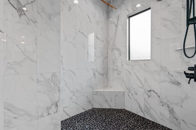 17621 Hunters HOLW, Jonestown, TX 78645