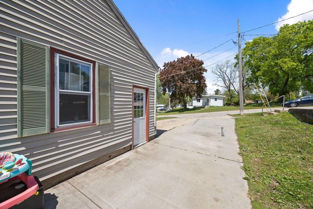 424 W Milwaukee STREET, Jefferson, WI 53549