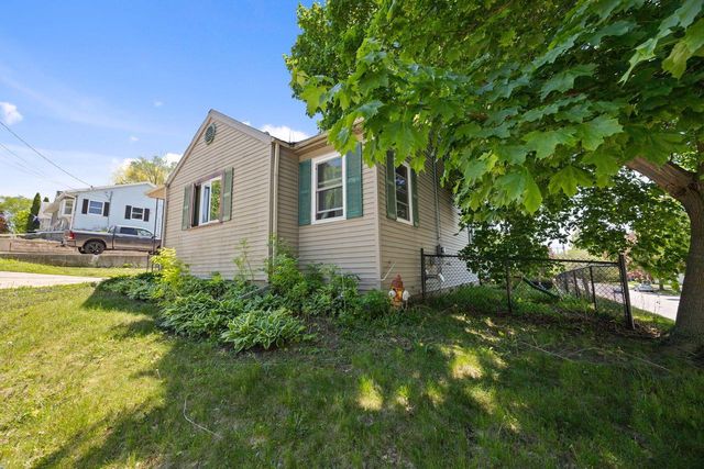424 W Milwaukee STREET, Jefferson, WI 53549