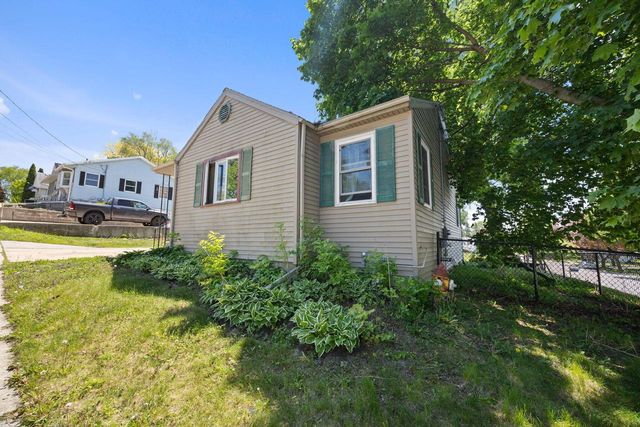 424 W Milwaukee STREET, Jefferson, WI 53549