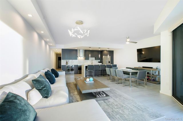 260 Dune 101G, Westhampton Beach, NY 11978