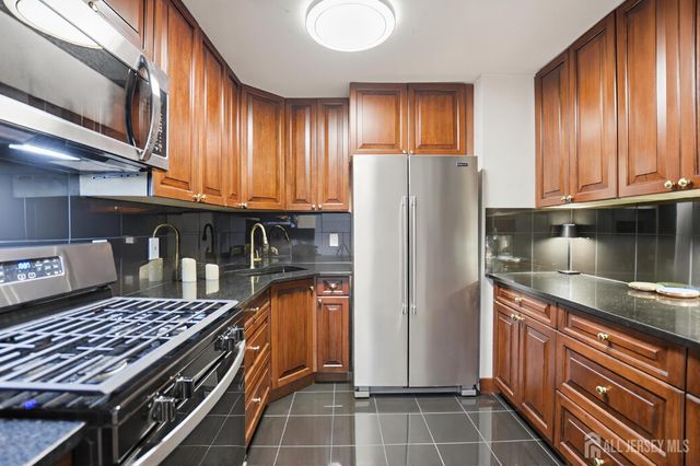 71 College Drive, Edison, NJ 08817