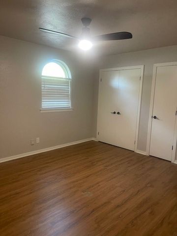 315 S Baker Street, Granbury, TX 76048