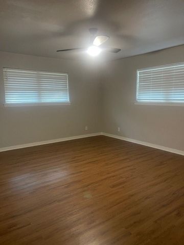 315 S Baker Street, Granbury, TX 76048