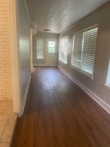 315 S Baker Street, Granbury, TX 76048