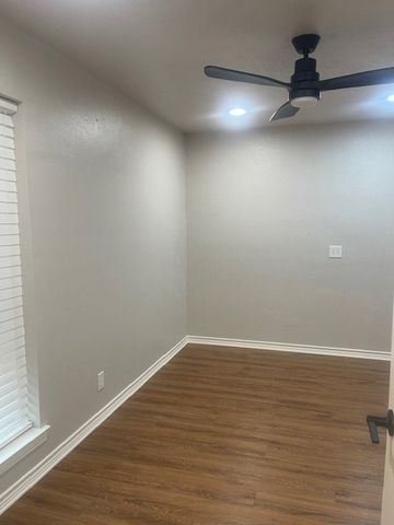 315 S Baker Street, Granbury, TX 76048