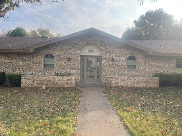 315 S Baker Street, Granbury, TX 76048