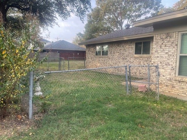 315 S Baker Street, Granbury, TX 76048