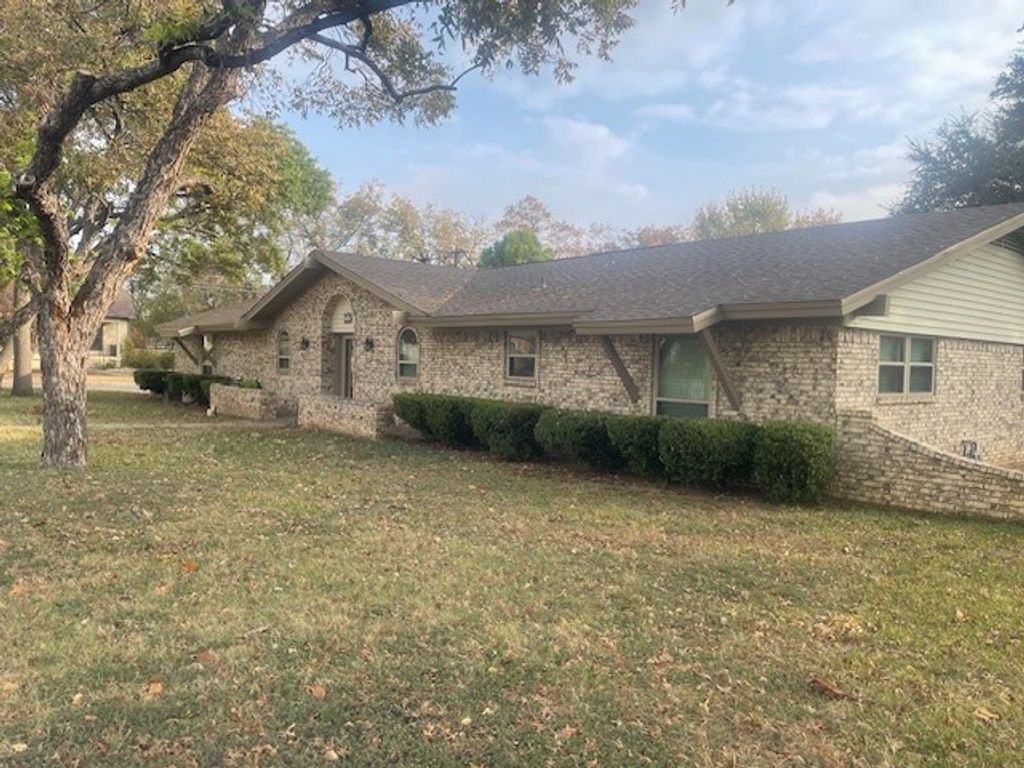 315 S Baker Street, Granbury, TX 76048