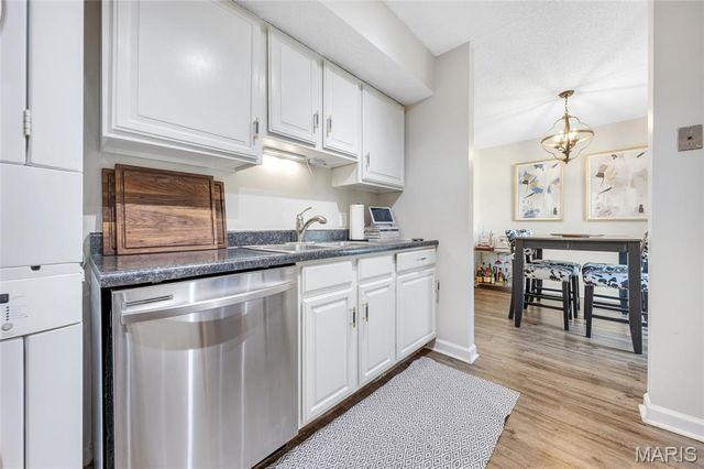 1511 Swallow Drive, Brentwood, MO 63144