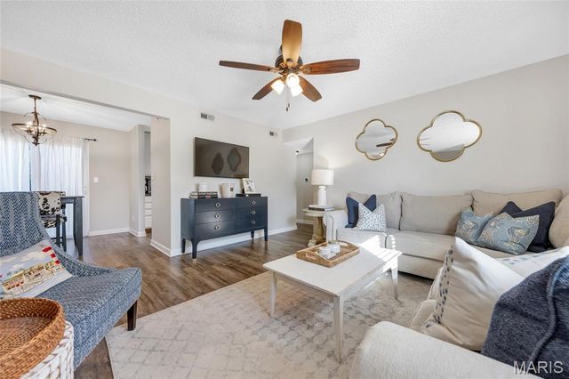 1511 Swallow Drive, Brentwood, MO 63144