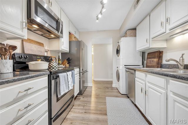 1511 Swallow Drive, Brentwood, MO 63144