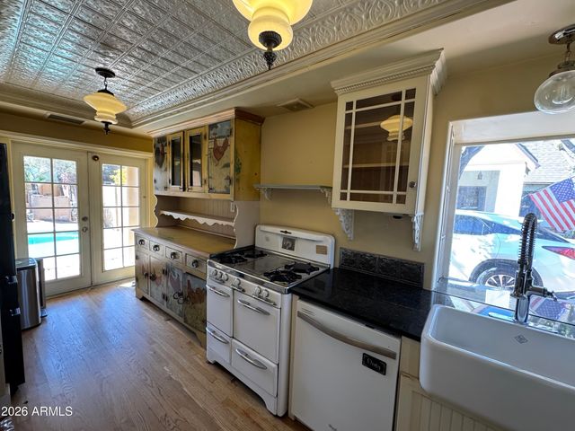 505 W GRANADA Road, Phoenix, AZ 85003