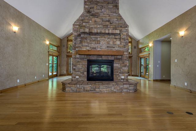 1418 E River Oaks Lane, Springfield, MO 65804