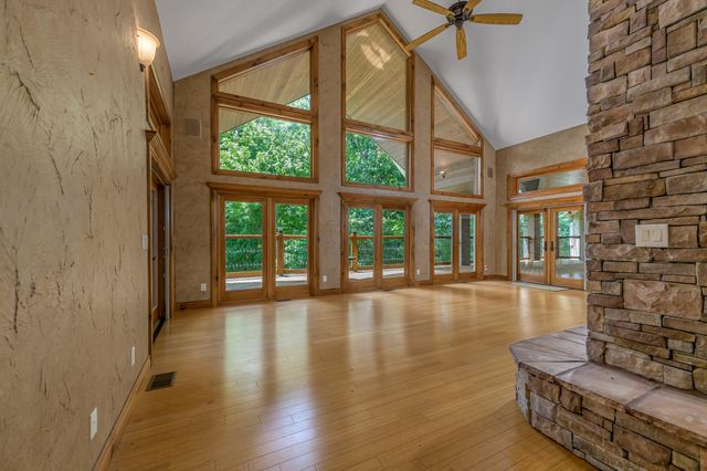 1418 E River Oaks Lane, Springfield, MO 65804