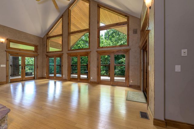 1418 E River Oaks Lane, Springfield, MO 65804