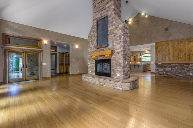 1418 E River Oaks Lane, Springfield, MO 65804