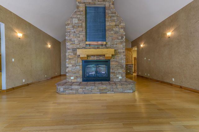 1418 E River Oaks Lane, Springfield, MO 65804