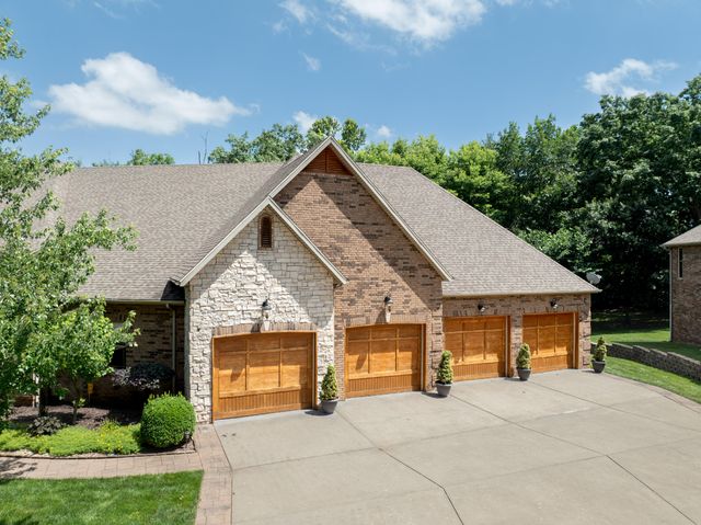 1418 E River Oaks Lane, Springfield, MO 65804