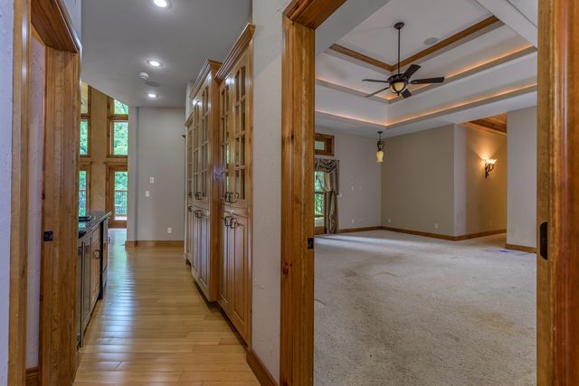 1418 E River Oaks Lane, Springfield, MO 65804