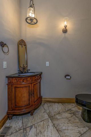 1418 E River Oaks Lane, Springfield, MO 65804