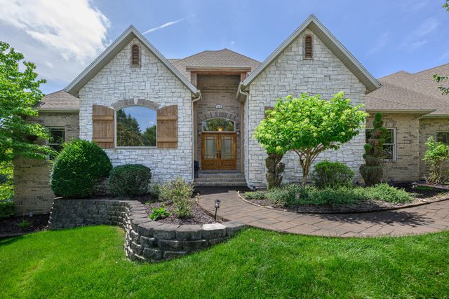 1418 E River Oaks Lane, Springfield, MO 65804